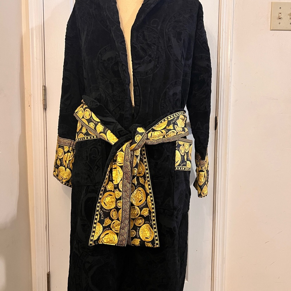 Versace

Logo Baroque Bathrobe unisex